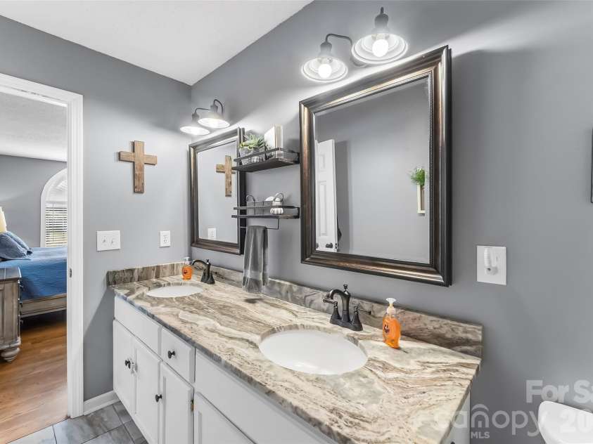 3105 Lyndhurst Drive, Lenoir, NC 28645.  MLS# CAR4434302, YatesRealty ID 56525. 