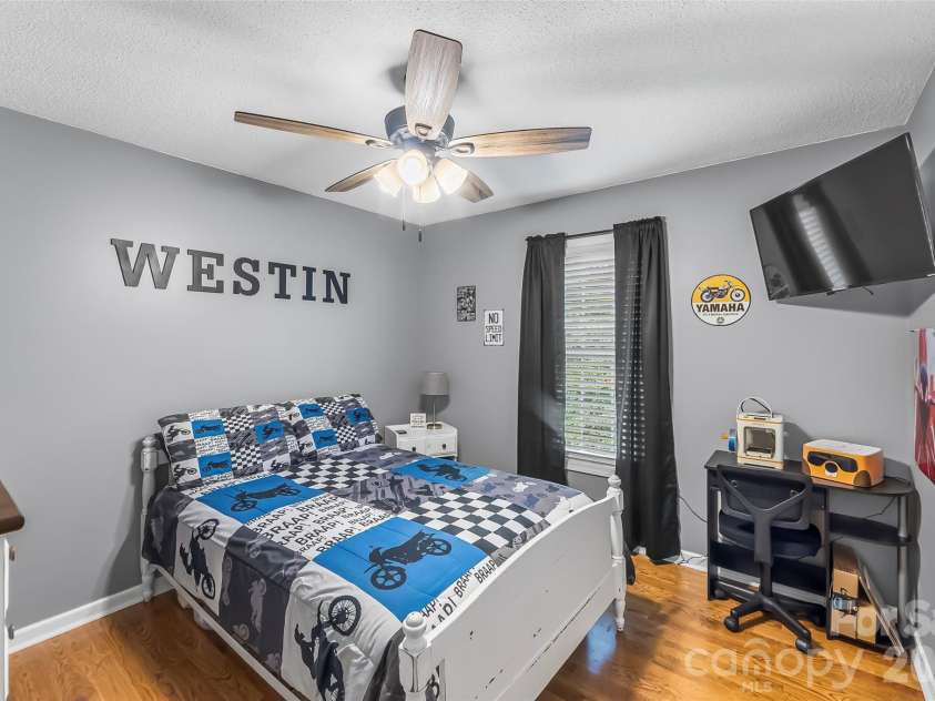 3105 Lyndhurst Drive, Lenoir, NC 28645.  MLS# CAR4434302, YatesRealty ID 56525. 