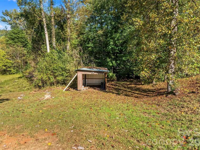 3105 Lyndhurst Drive, Lenoir, NC 28645.  MLS# CAR4434302, YatesRealty ID 56525. 