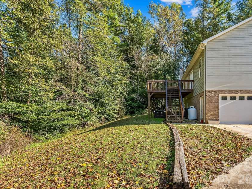3105 Lyndhurst Drive, Lenoir, NC 28645.  MLS# CAR4434302, YatesRealty ID 56525. 