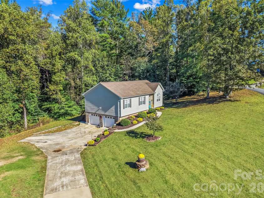 3105 Lyndhurst Drive, Lenoir, NC 28645.  MLS# CAR4434302, YatesRealty ID 56525. 