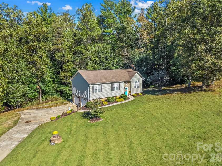 3105 Lyndhurst Drive, Lenoir, NC 28645.  MLS# CAR4434302, YatesRealty ID 56525. 