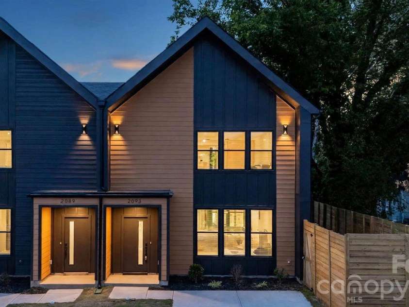 2093 Custer Street, Charlotte, NC 28216.  MLS# CAR4433469, YatesRealty ID 56528. 