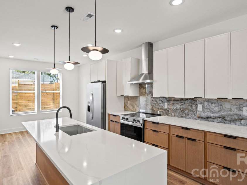 2085 Custer Street, Charlotte, NC 28216.  MLS# CAR4433436, YatesRealty ID 56529. 