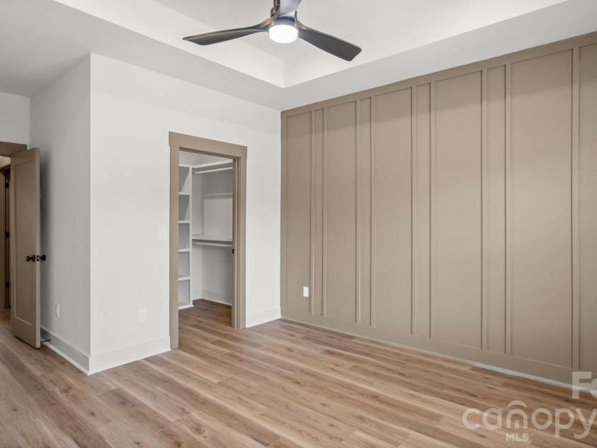 2085 Custer Street, Charlotte, NC 28216.  MLS# CAR4433436, YatesRealty ID 56529. 