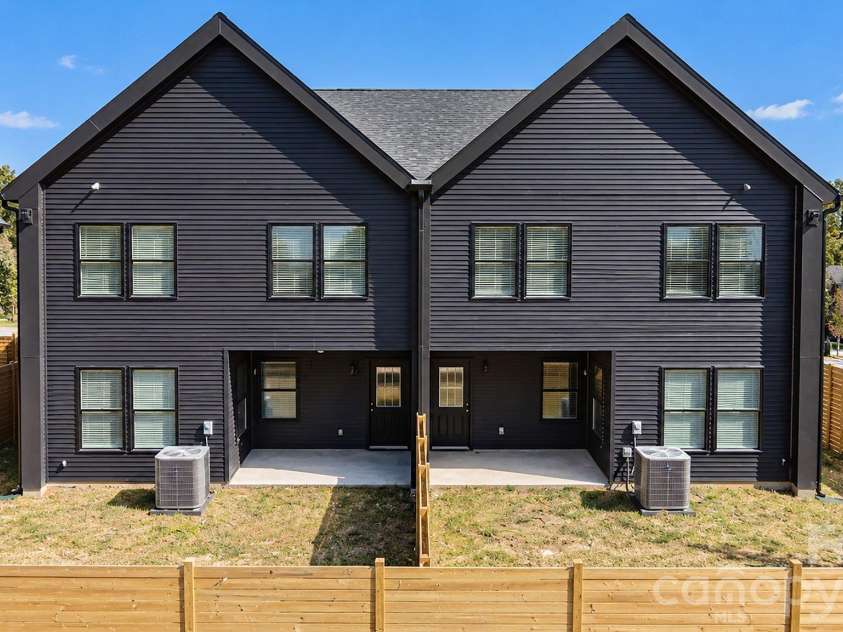 2085 Custer Street, Charlotte, NC 28216.  MLS# CAR4433436, YatesRealty ID 56529. 