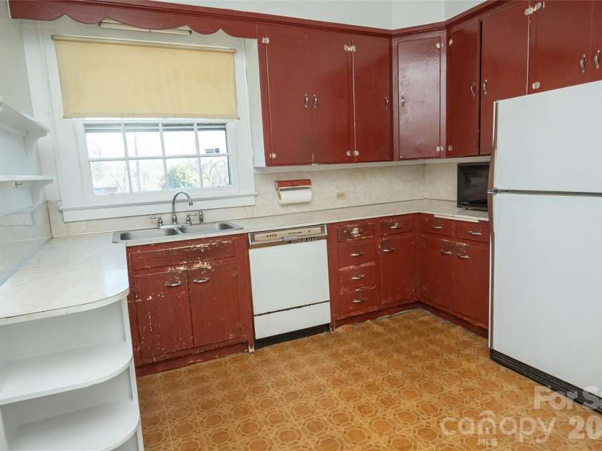 615 Carbon City Road, Morganton, NC 28655.  MLS# CAR4342156, YatesRealty ID 5653. 
