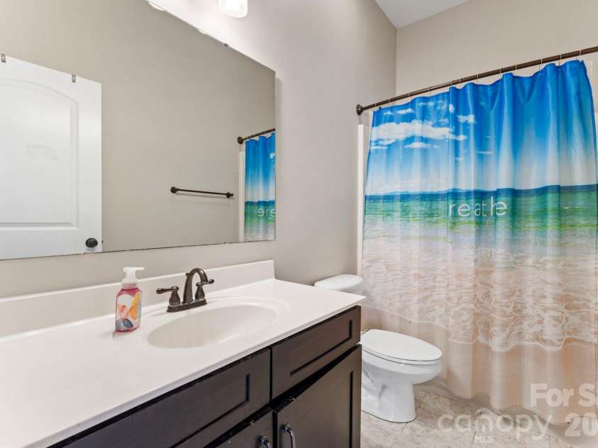 287 Walking Horse Trail, Davidson, NC 28036.  MLS# CAR4432331, YatesRealty ID 56535. Basement Full Bathroom