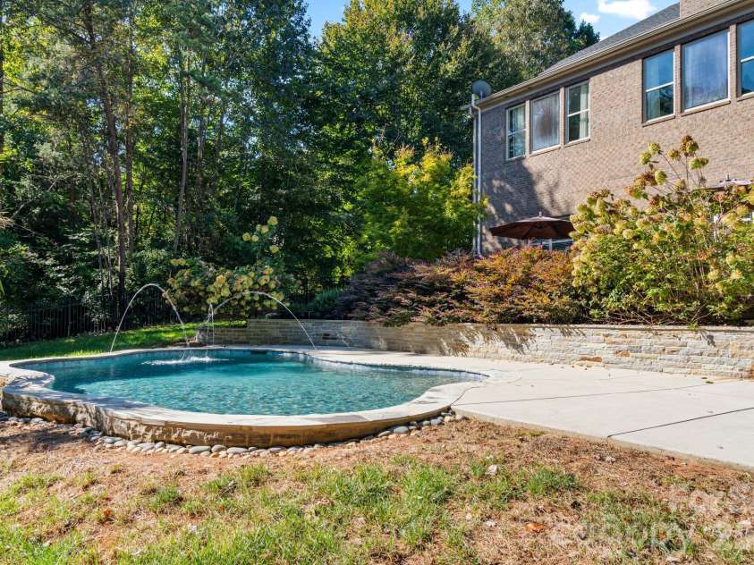 287 Walking Horse Trail, Davidson, NC 28036.  MLS# CAR4432331, YatesRealty ID 56535. Salt Water Pool