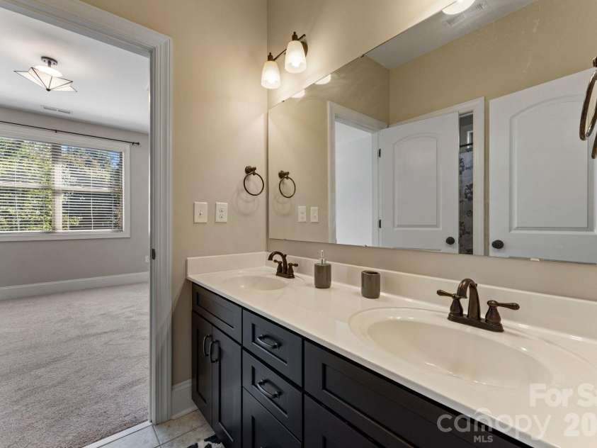 287 Walking Horse Trail, Davidson, NC 28036.  MLS# CAR4432331, YatesRealty ID 56535. Shared Bathroom