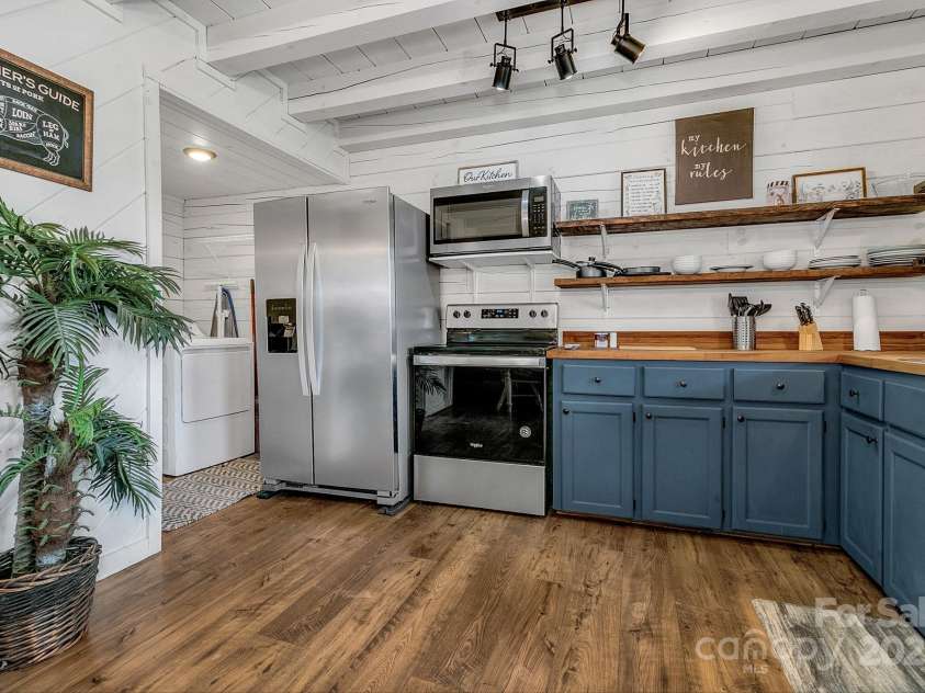 35 Creeds Cove Lane, Waynesville, NC 28785.  MLS# CAR4224352, YatesRealty ID 5654. 
