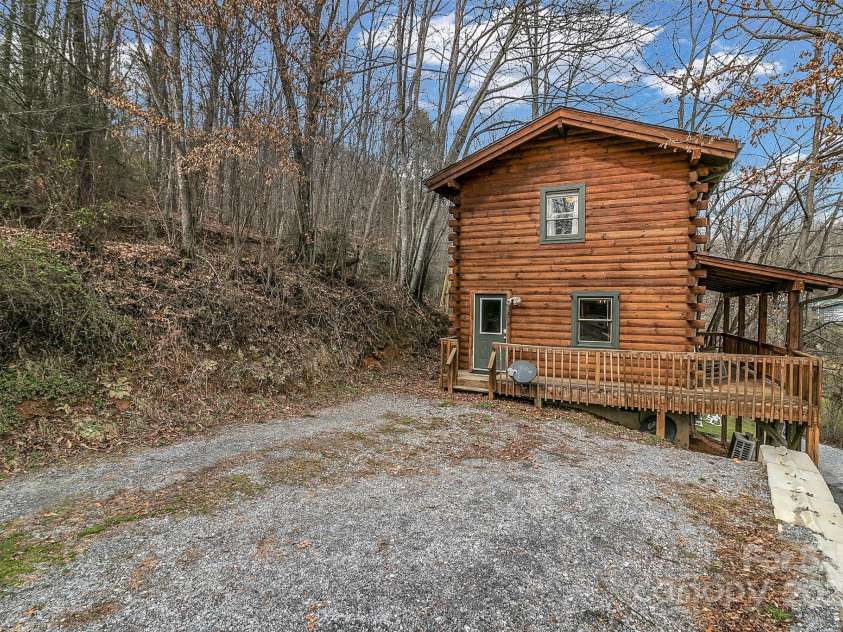 35 Creeds Cove Lane, Waynesville, NC 28785.  MLS# CAR4323058, YatesRealty ID 5654. 