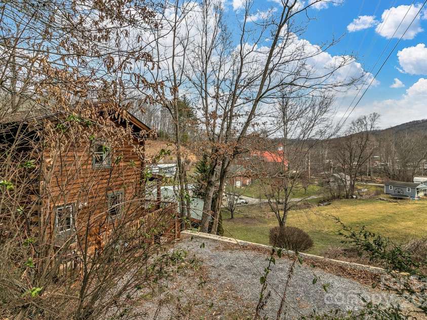 35 Creeds Cove Lane, Waynesville, NC 28785.  MLS# CAR4323058, YatesRealty ID 5654. 