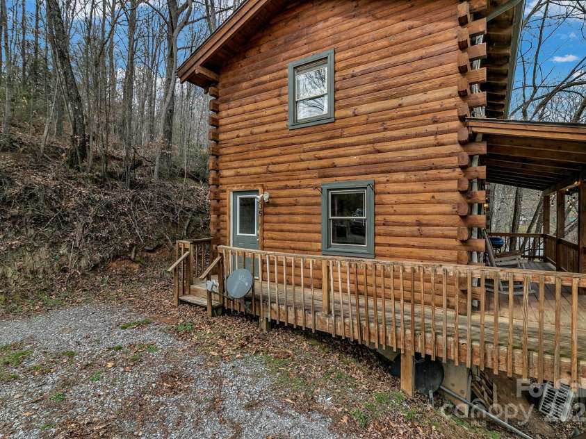 35 Creeds Cove Lane, Waynesville, NC 28785.  MLS# CAR4323058, YatesRealty ID 5654. 