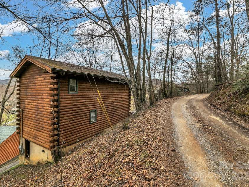 35 Creeds Cove Lane, Waynesville, NC 28785.  MLS# CAR4323058, YatesRealty ID 5654. 