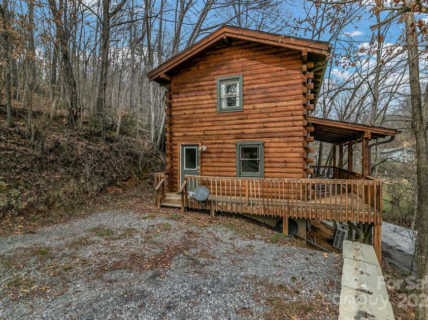 35 Creeds Cove Lane, Waynesville, NC 28785.  MLS# CAR4323058, YatesRealty ID 5654. 
