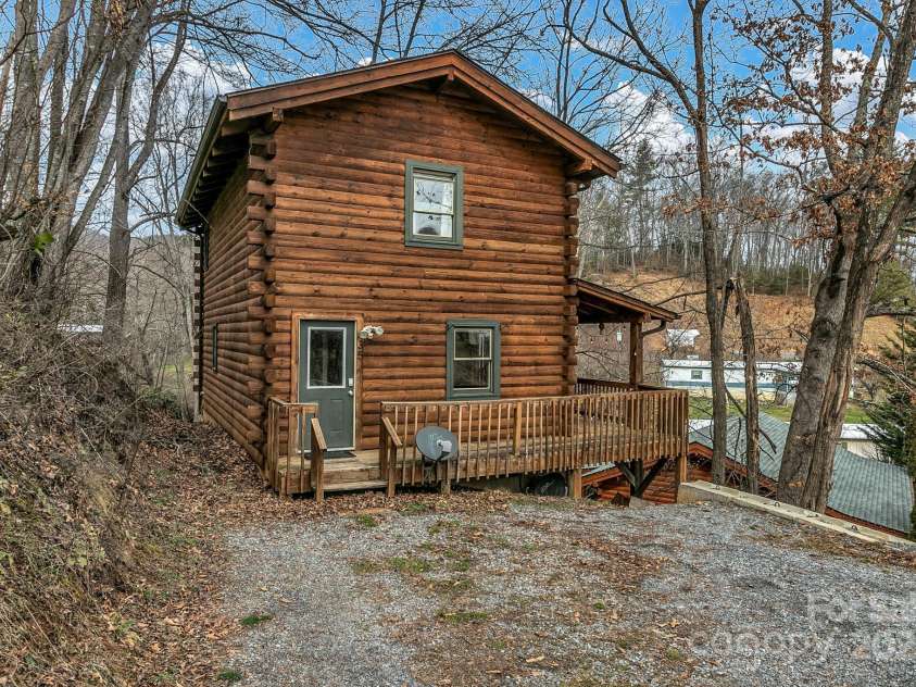 35 Creeds Cove Lane, Waynesville, NC 28785.  MLS# CAR4323058, YatesRealty ID 5654. 