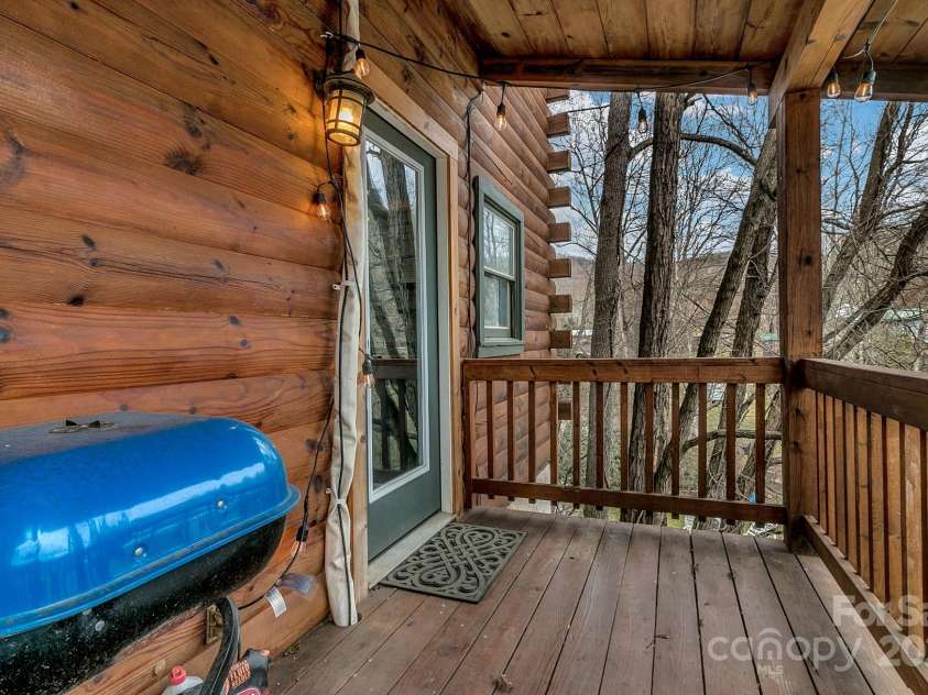 35 Creeds Cove Lane, Waynesville, NC 28785.  MLS# CAR4323058, YatesRealty ID 5654. 