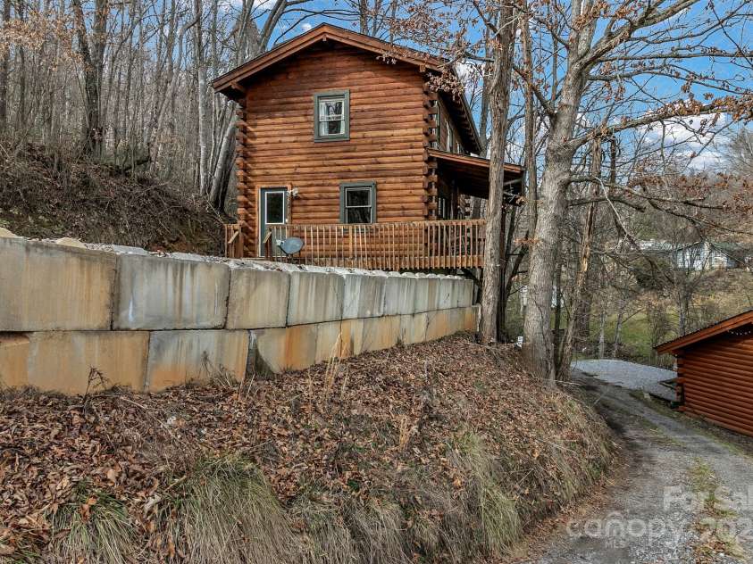 35 Creeds Cove Lane, Waynesville, NC 28785.  MLS# CAR4323058, YatesRealty ID 5654. 