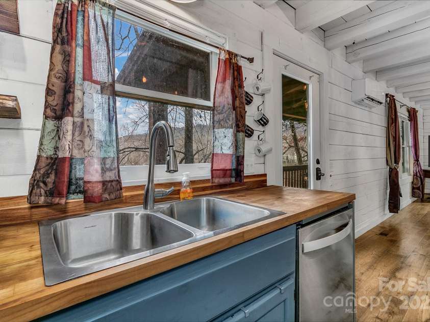 35 Creeds Cove Lane, Waynesville, NC 28785.  MLS# CAR4323058, YatesRealty ID 5654. 