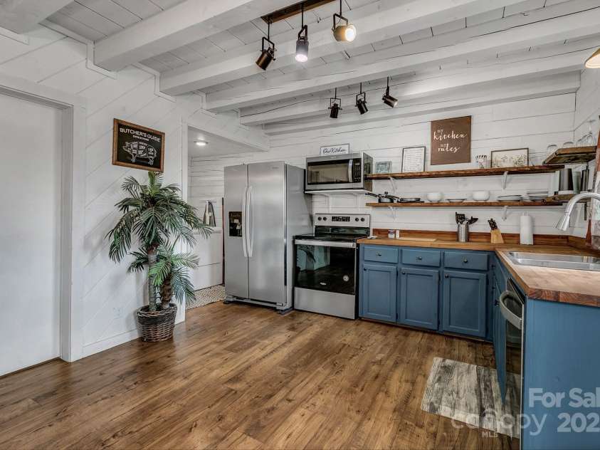 35 Creeds Cove Lane, Waynesville, NC 28785.  MLS# CAR4323058, YatesRealty ID 5654. 