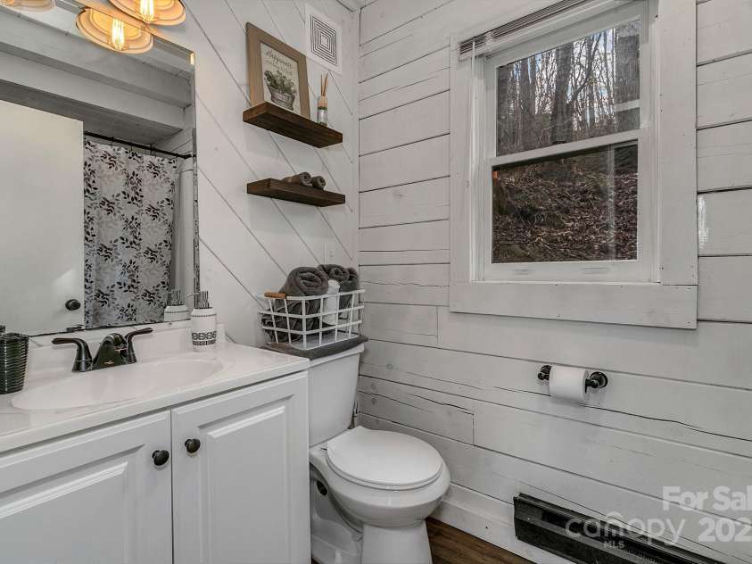 35 Creeds Cove Lane, Waynesville, NC 28785.  MLS# CAR4323058, YatesRealty ID 5654. 