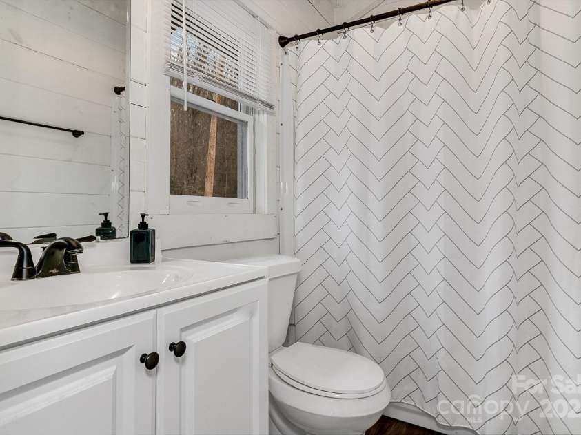 35 Creeds Cove Lane, Waynesville, NC 28785.  MLS# CAR4323058, YatesRealty ID 5654. 