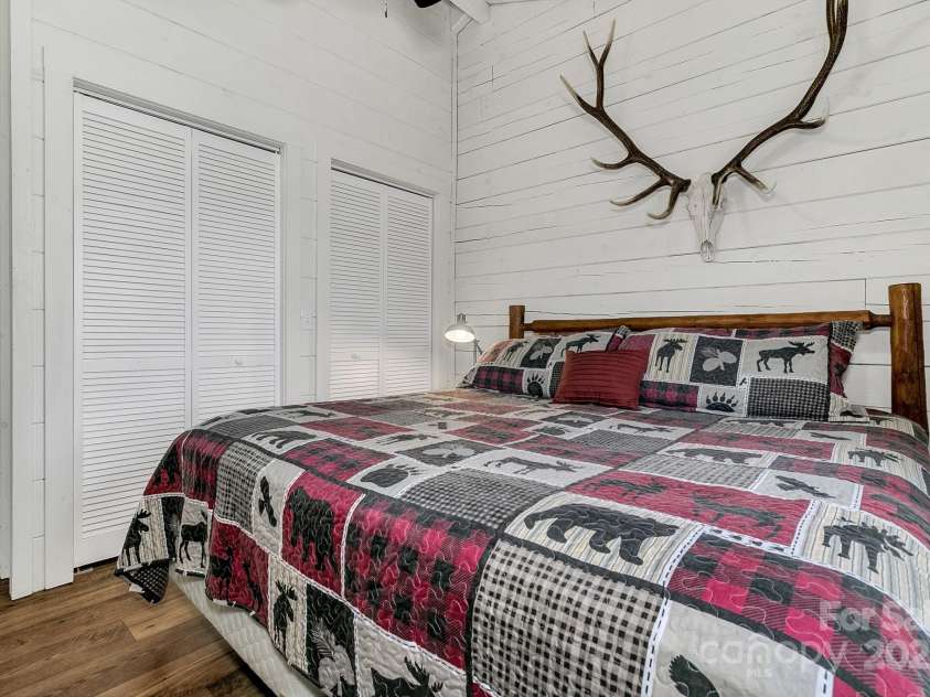 35 Creeds Cove Lane, Waynesville, NC 28785.  MLS# CAR4323058, YatesRealty ID 5654. 