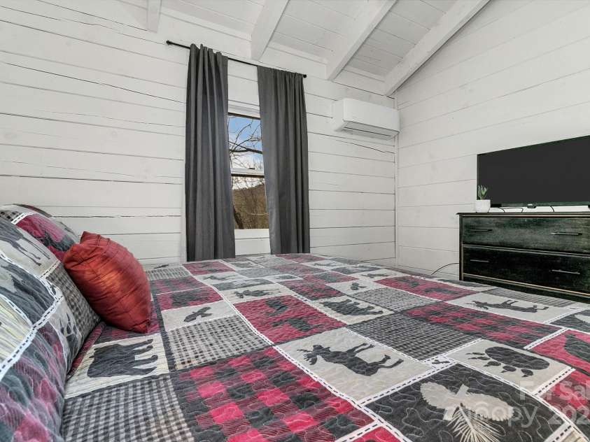 35 Creeds Cove Lane, Waynesville, NC 28785.  MLS# CAR4323058, YatesRealty ID 5654. 