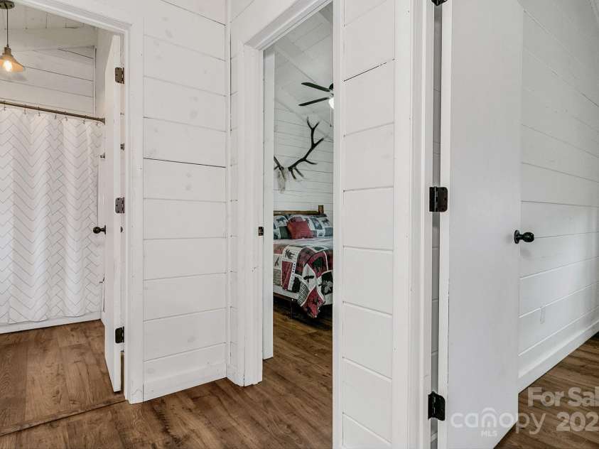 35 Creeds Cove Lane, Waynesville, NC 28785.  MLS# CAR4323058, YatesRealty ID 5654. 