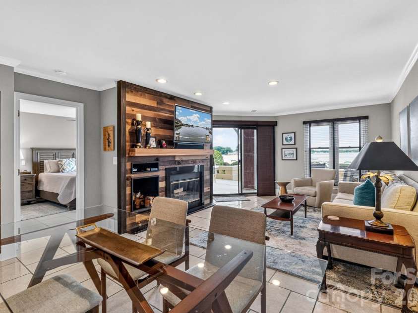 822 Southwest Drive, Davidson, NC 28036.  MLS# CAR4434599, YatesRealty ID 56541. 