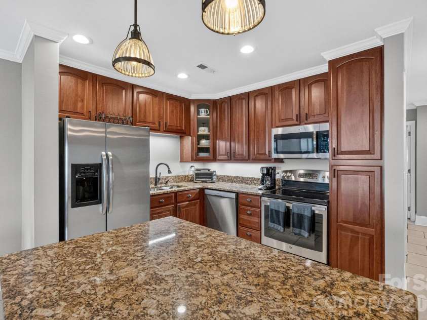 822 Southwest Drive, Davidson, NC 28036.  MLS# CAR4434599, YatesRealty ID 56541. 