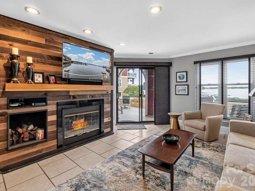 822 Southwest Drive, Davidson, NC 28036.  MLS# CAR4434599, YatesRealty ID 56541. 