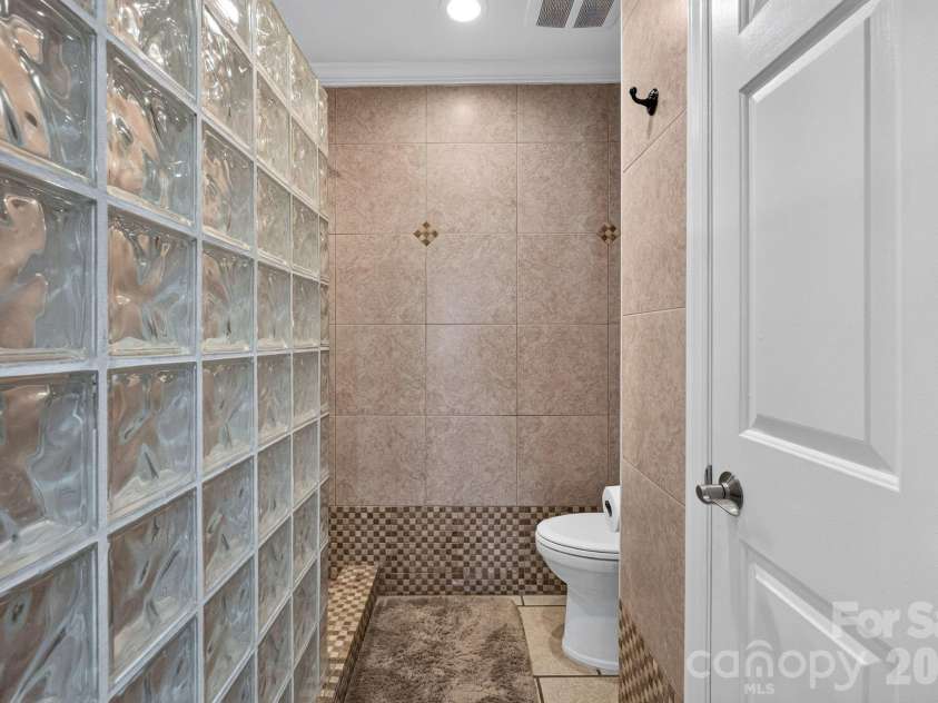 822 Southwest Drive, Davidson, NC 28036.  MLS# CAR4434599, YatesRealty ID 56541. 