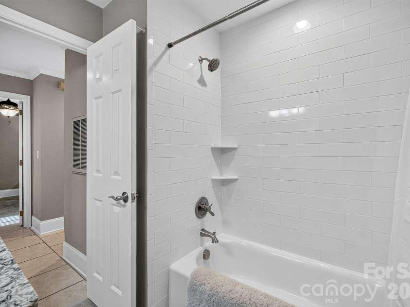 822 Southwest Drive, Davidson, NC 28036.  MLS# CAR4434599, YatesRealty ID 56541. 