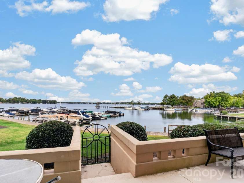 822 Southwest Drive, Davidson, NC 28036.  MLS# CAR4434599, YatesRealty ID 56541. 