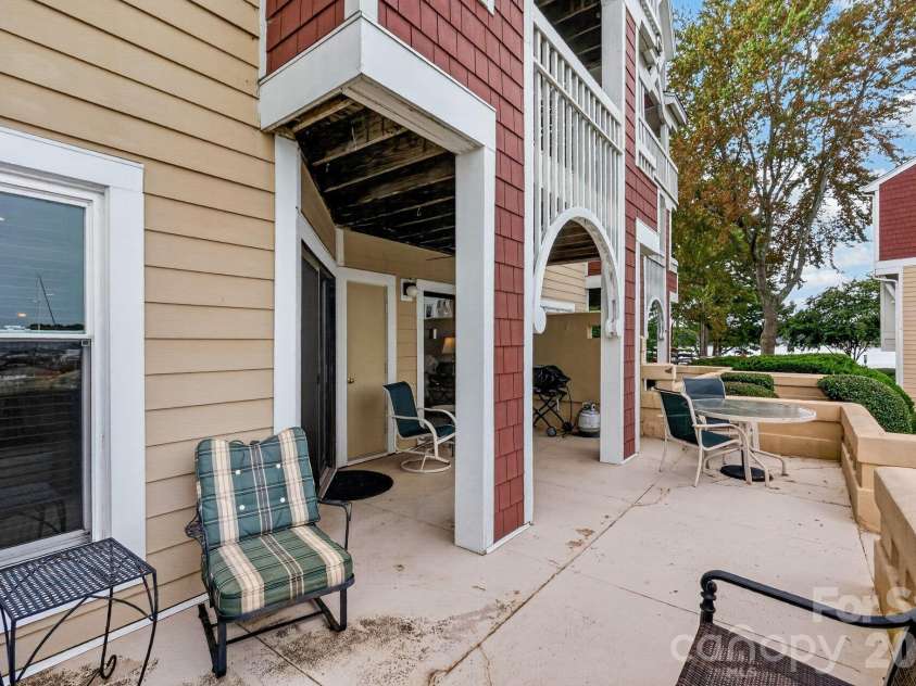 822 Southwest Drive, Davidson, NC 28036.  MLS# CAR4434599, YatesRealty ID 56541. 