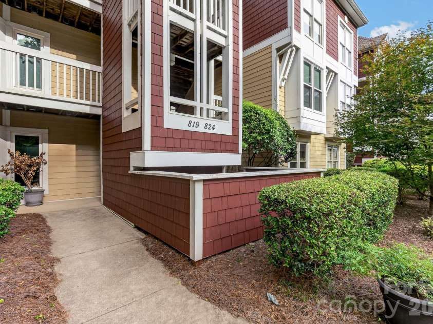 822 Southwest Drive, Davidson, NC 28036.  MLS# CAR4434599, YatesRealty ID 56541. 