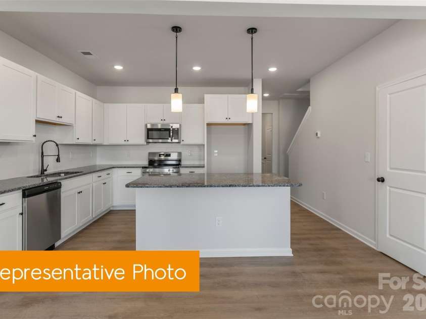 5414 Starfall Way, Charlotte, NC 28214.  MLS# CAR4434584, YatesRealty ID 56545. Kitchen