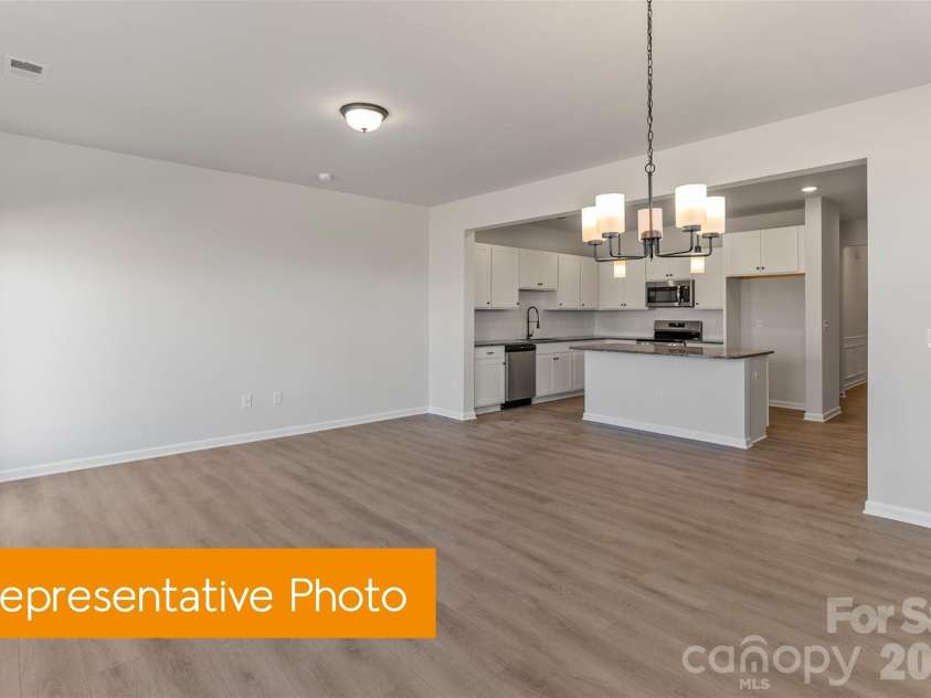 5414 Starfall Way, Charlotte, NC 28214.  MLS# CAR4434584, YatesRealty ID 56545. Kitchen