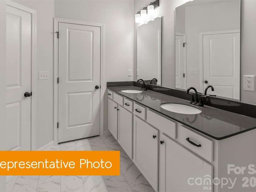 5414 Starfall Way, Charlotte, NC 28214.  MLS# CAR4434584, YatesRealty ID 56545. Primary Bathroom