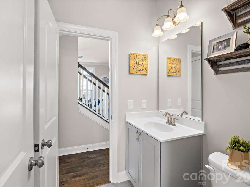 1557 Cedar Park Drive, Pineville, NC 28134.  MLS# CAR4432932, YatesRealty ID 56547. Full Bathroom on Main