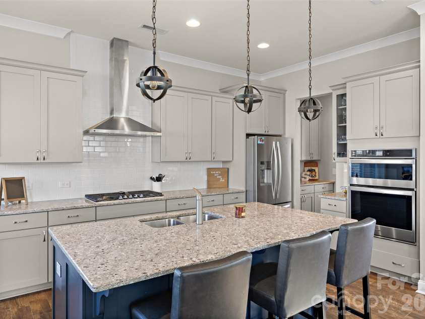 1557 Cedar Park Drive, Pineville, NC 28134.  MLS# CAR4432932, YatesRealty ID 56547. Large Kitchen Island