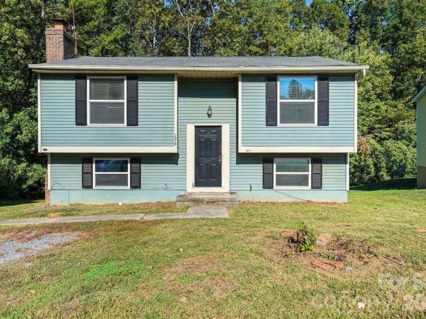 1010 Glenfiddich Drive, Charlotte, NC 28215.  MLS# CAR4434541, YatesRealty ID 56558. 