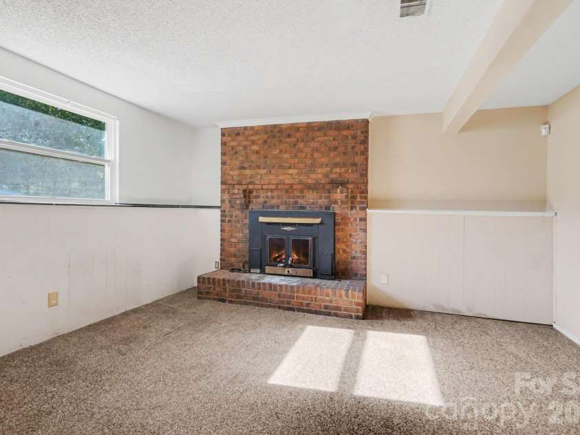 1010 Glenfiddich Drive, Charlotte, NC 28215.  MLS# CAR4434541, YatesRealty ID 56558. 