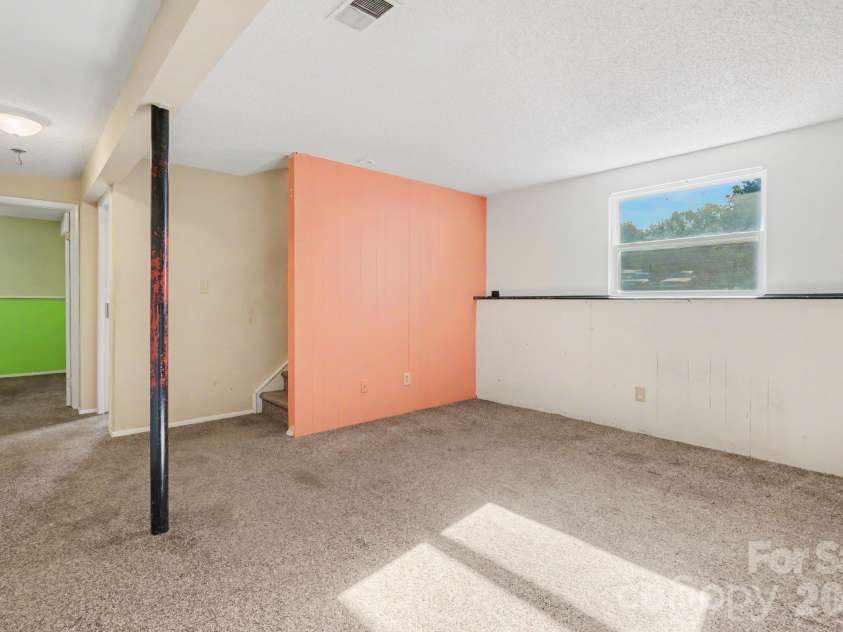 1010 Glenfiddich Drive, Charlotte, NC 28215.  MLS# CAR4434541, YatesRealty ID 56558. 