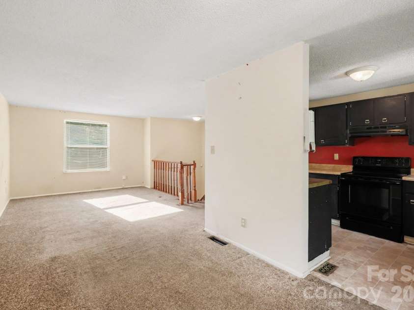 1010 Glenfiddich Drive, Charlotte, NC 28215.  MLS# CAR4434541, YatesRealty ID 56558. 