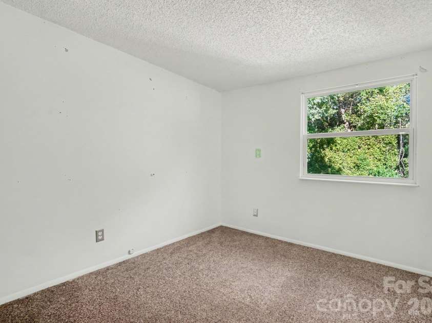 1010 Glenfiddich Drive, Charlotte, NC 28215.  MLS# CAR4434541, YatesRealty ID 56558. 