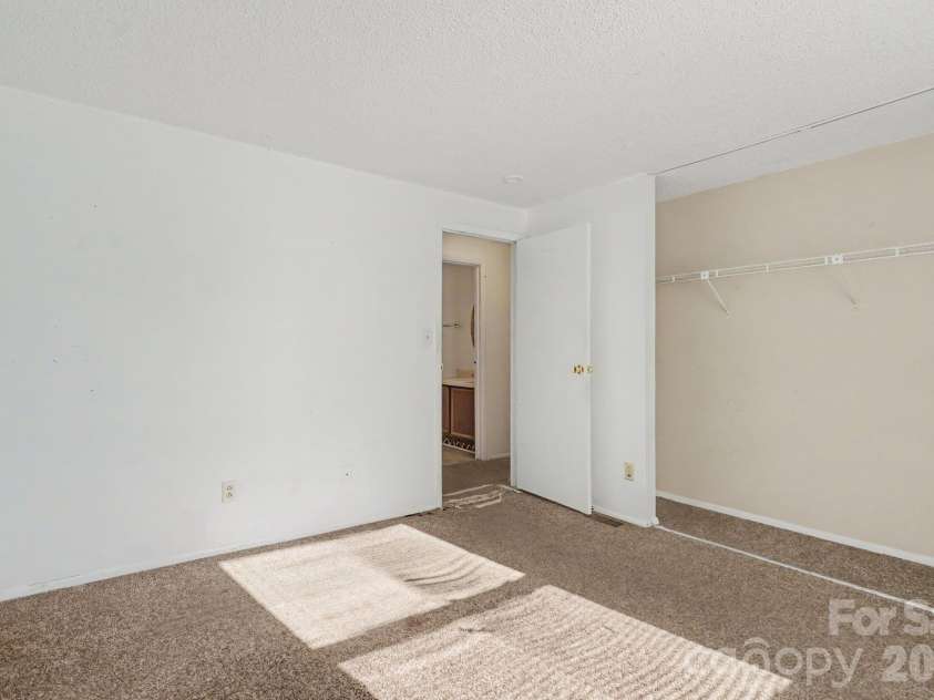 1010 Glenfiddich Drive, Charlotte, NC 28215.  MLS# CAR4434541, YatesRealty ID 56558. 