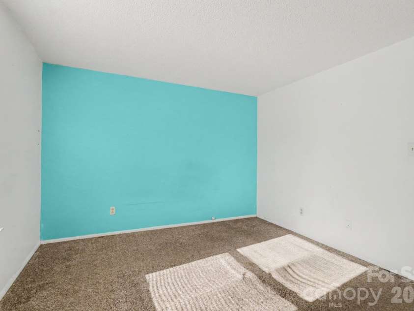 1010 Glenfiddich Drive, Charlotte, NC 28215.  MLS# CAR4434541, YatesRealty ID 56558. 